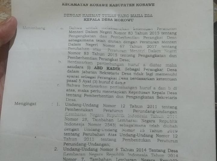 Surat keputusan Kades Mokowu tentang pemberhentikan sekretaris desa