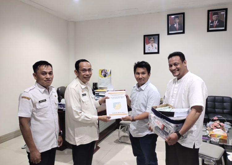 Dokumen pengangkatan Surunuddin Dangga dan Rasyid sebagai bupati dan wakil bupati Konawe Selatan sudah diterima Asisten I Setda Gubernur Sultra.