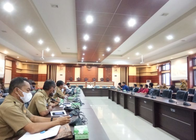 Komisi III DPRD Provinsi Sultra menggelar RDP bersama PT. AMI, terkait aspirasi yang disampaikan Poros Muda Sultra, dugaan ilegal mining, Selasa 6 April 2021.