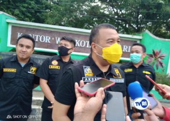 AJP Peduli Bagi Takjil di Simpang Empat Eks MTQ Kendari