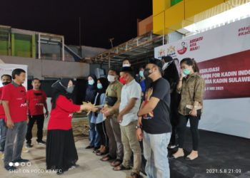 Calon Ketua Kadin, Anindya Bakrie Serahkan Bantuan Modal UMKM