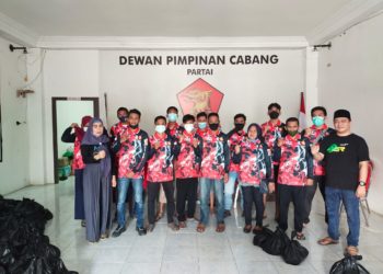 ASR Berbagi Paket Lebaran ke Pengurus Gerindra