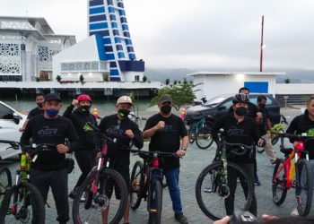 Relawan ASR Anawai Ikut Sepeda Santai Bersama Mayjen TNI (Pur) Andi Sumangerukka