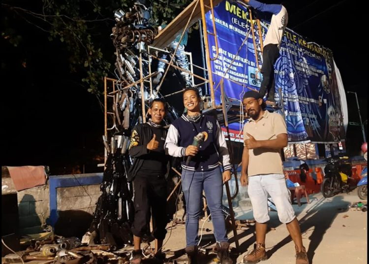 Oken (kiri) bersama Ipda Andi M Nurfadli dan Dani (kanan)