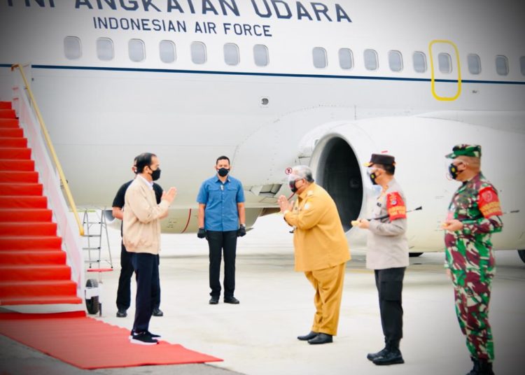 Presiden RI Joko Widodo tiba di Bandara Halu Oleo dan disambut Gubernur Sultra Ali Mazi.