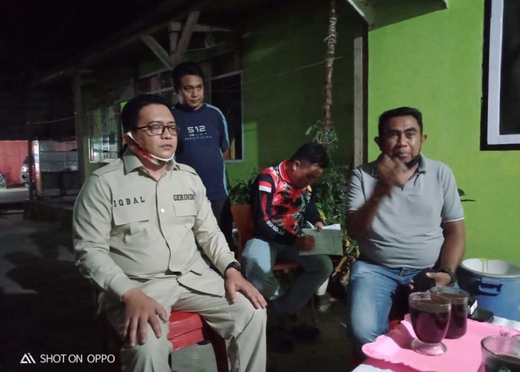 Ketua DPC Partai Gerindra Kota Kendari, Iqbal Abdulah Bafadal bersama Iskandar