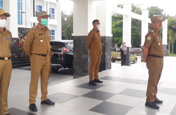 Bupati Konsel Surunuddin menegaskan agar ASN segera melakukan vaksinasi Covid19