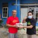Relawan ASR Door To Door Bagi Makanan