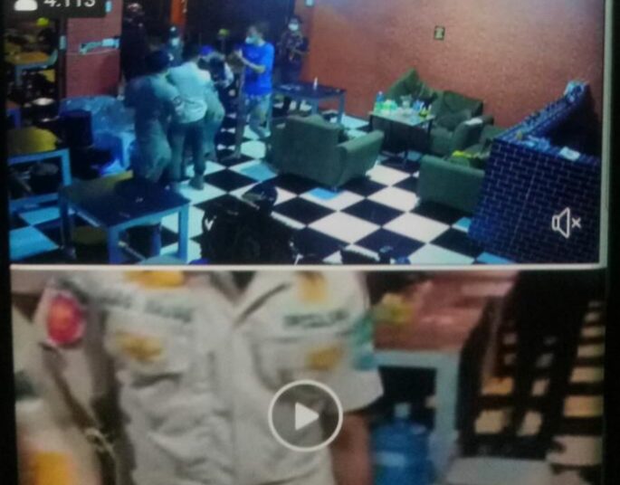 Situasi saat razia PPKM di salah satu warkop di Gowa. Foto : Dok Kedai- Berita.com