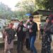 ASR Perihatin Lihat Himpitan Ekonomi Emak-emak Pembersih Makam