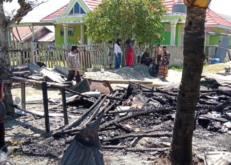 Rumah warga terbakar di Kelurahan Laiworu, Muna.