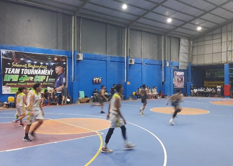 Turnamen bola basket yang disponsori ASR.