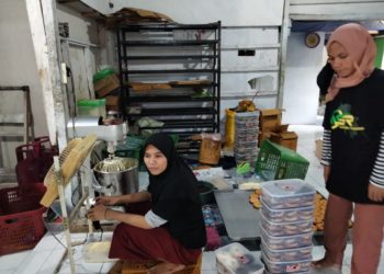 Relawan ASR Kendari Dengarkan Keluhan Pengusaha Roti