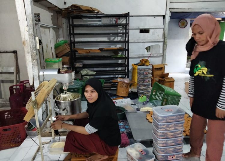Usaha roti di lorong Ilmiah Kota Kendari