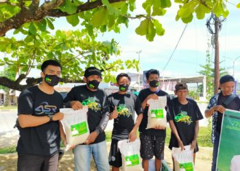 Relawan ASR Kendari Temui Tenaga Kerja Jasa Cuci Mobil Kumbohu