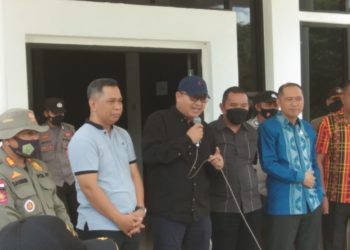 Masyarakat Pesisir Sungai Konaweeha Demonstrasi di DPRD