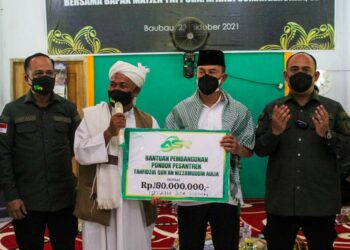 Calon Gubernur Sultra Andi Sumangerukka Sumbang Pesantren Rp 100 Juta
