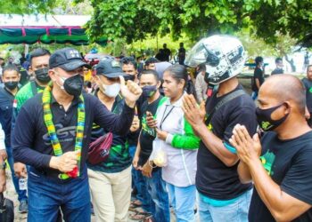 Andi Sumangerukka Bantu Modal Pelaku UMKM di Buton Selatan