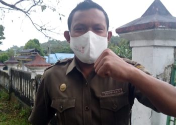 Plt. Kades Labaha Bantah Tudingan Pungli Saat Penyerahan Sertifikat