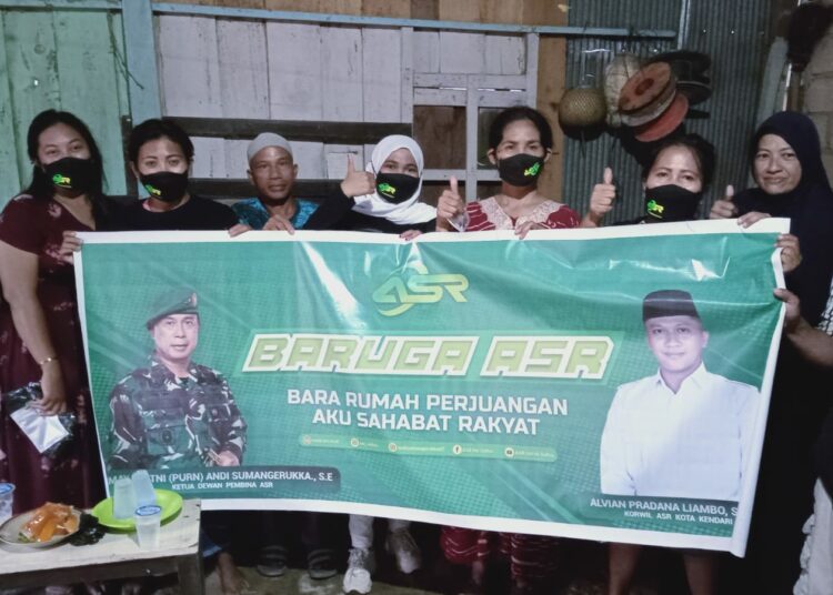 Relawan ASR bersama PKL Kota Kendari