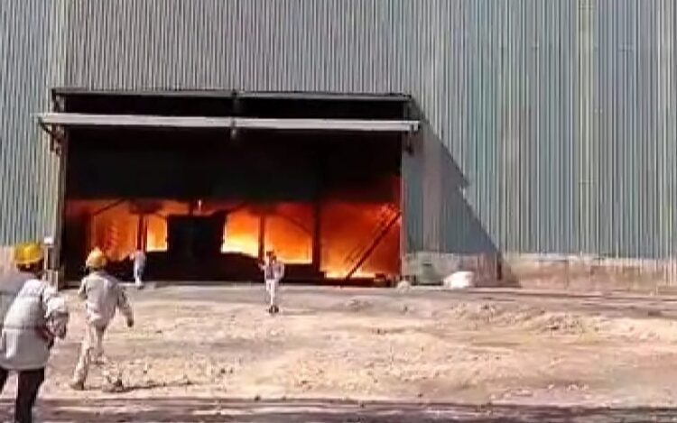 Smelter dua PT OSS terbakar. - Foto : Andi Fale