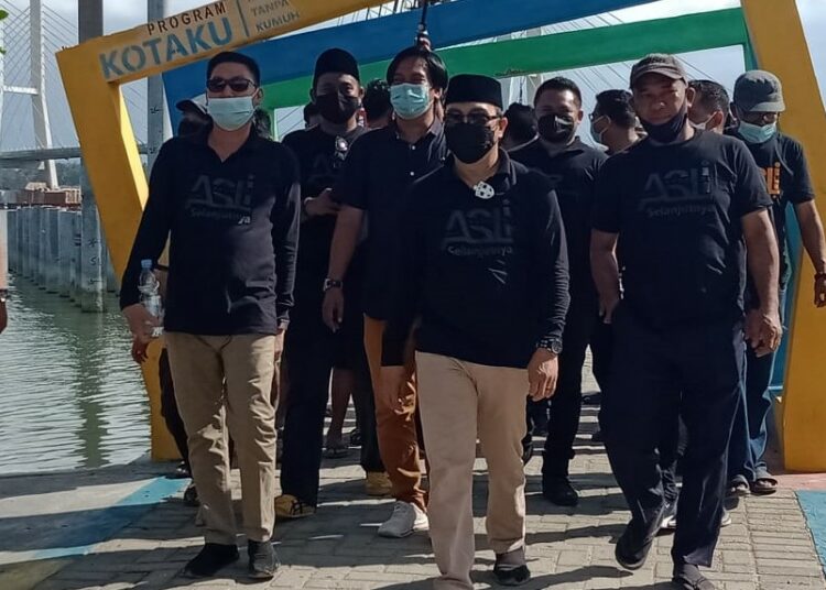 Abdul Razak bersama Andi Sulolipu saat berkunjung di Kendari Caddi.