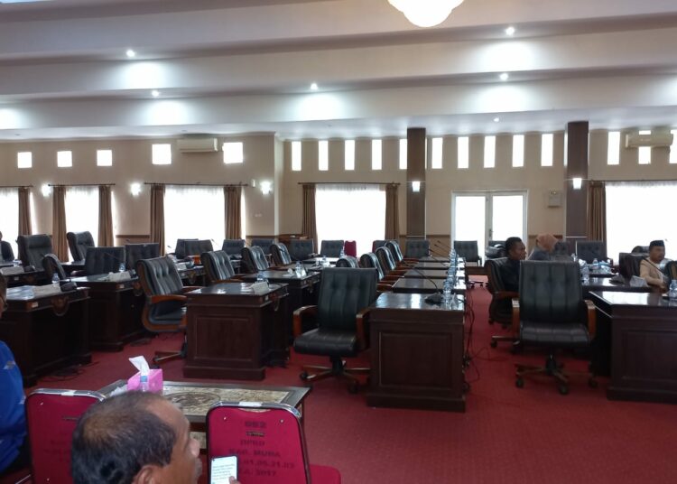 Ketua DPRD Muna skorsing rapat paripurna karena tidak kuorum