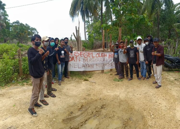Hippmanab melakukan penyegelan terhadap Rumah Khusus Nelayan, Foto : Phoyo