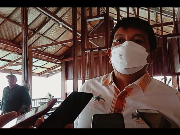 Kukuh Heru Yanto, Asisten komisioner KASN, saat diwawancai Pasca pemeriksaan/Foto : Syaiful/TenggaraNews.com