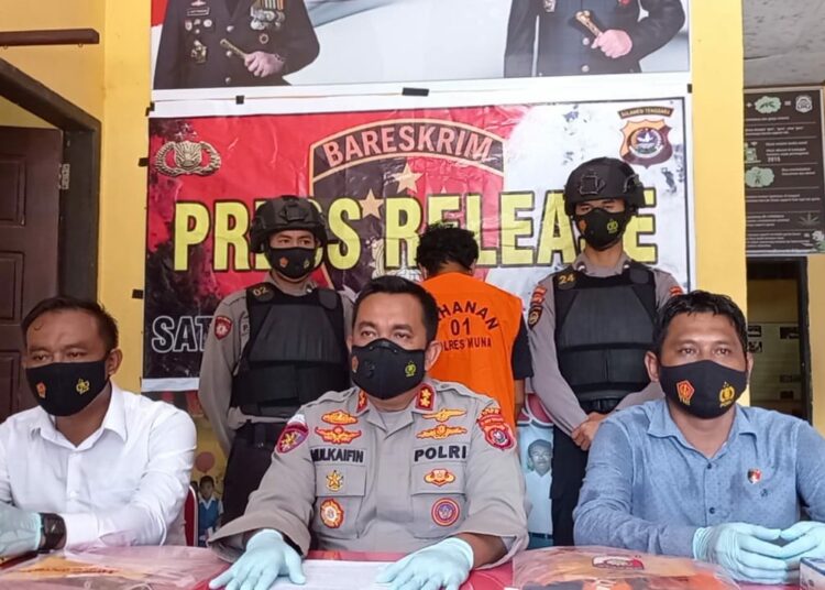 Kapolrs Muna, AKBP Mulkaifin, S.I.K, saat melakukan Press Conference/Foto : Phoyo/TenggaraNews.com