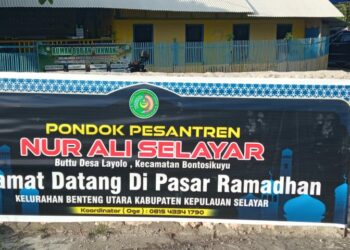 Pasar Ramadhan Gratis Dihadirkan Pengasuh Pondok Pesantren Nur Ali Selayar untuk PKL dan Pedagang Takjil