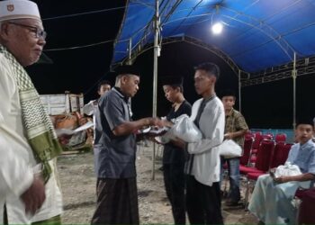 Anak Yatim dan Orang Tua Jompo Dapat Paket Sembako Dari Keluarga Besar Berlian Group