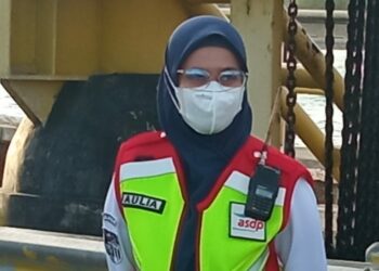 Mengenal Lebih Dekat Aulia Achmad, Perempuan Ulet dan Tangguh yang Bertugas di  Pelabuhan Pamatata Selayar