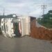 Mobil Truk Bermuatan Ore Nikel Terbalik di Anduonohu