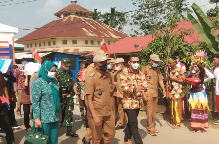 Penyambutan tim penilai, dimeriahkan dengan tarian "Lariangi" adat suku Tolaki/Foto : Andi Fale/TenggaraNews.com