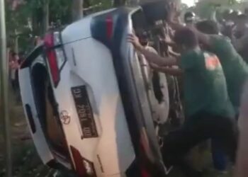 Mobil Rush Diamuk Massa di Desa Mabodo, Pemilik Lapor Polisi