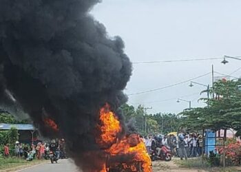 Minibus Terbakar Usai Isi BBM di Konawe, Sopir Dilarikan Dirumah Sakit