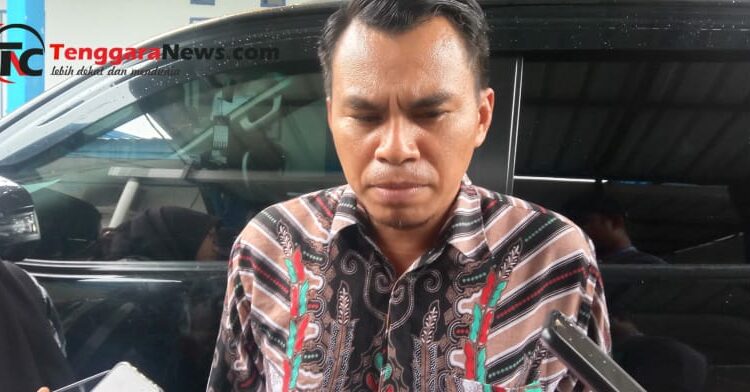 Ketgam : Awaludin Usa, Ketua KPU Muna Barat. Foto : Hasan Jufri/TenggaraNews.com