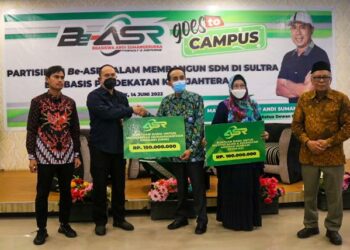 Andi Sumangerukka Bantu Kampus UM Kendari Rp 150 Juta dan Kampus Istek AK Rp 100 Juta