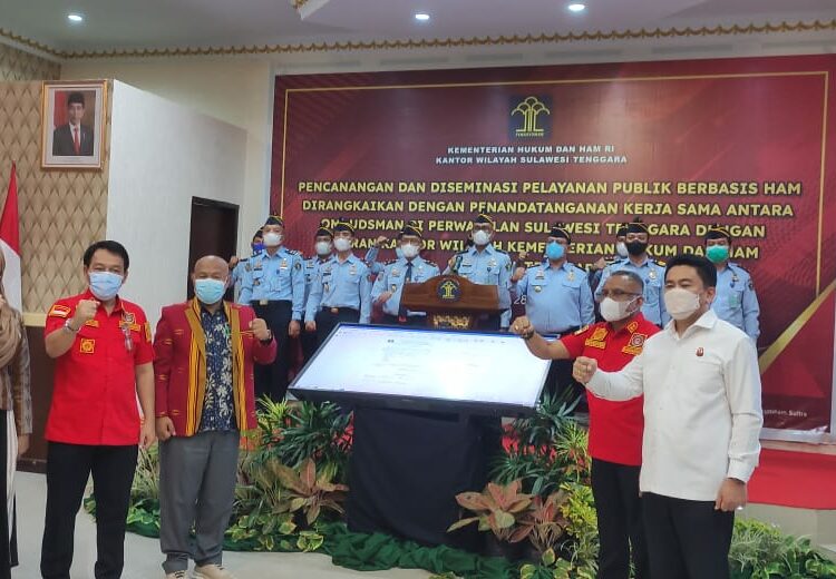 Kanwil Kemenkumham Sultra beserta jajaran bersama ORI Sultra tanda tangani kerja sama dalam mewujudkan layanan publik berbasis HAM. Foto : Munir/TenggaraNews.com.