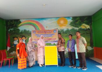 Ketua DPRD Kota Kendari Subhan Serahkan Bantuan ke  TK Tunas Makarti