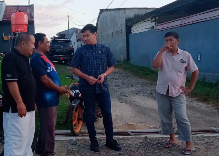 Ketua Komisi II DPRD Kota Kendari Rizki Brilian Pagala saat berkunjung di Kelurahan Anawai