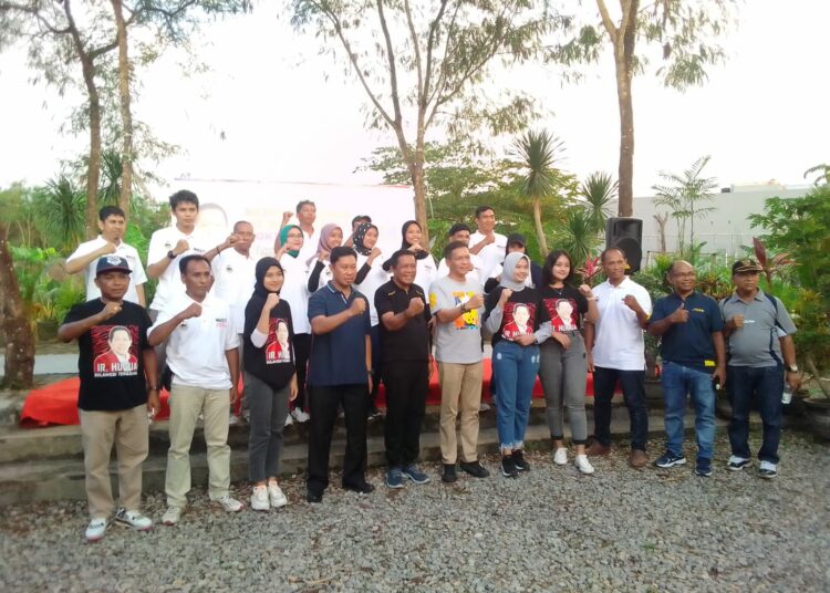 Penjabat Walikota Kendari Asmawan Tosepu bersama anggota DPR RI Hugua