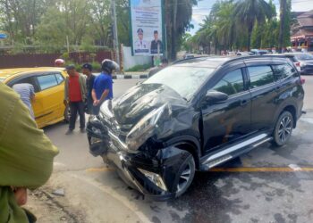 Tabrakan di Depan Kantor Kejari,   Empat Penumpang Dilarikan ke Rumah Sakit