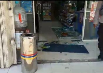 Gangguan Jiwa Rusak Pintu Indomaret, Polisi Langsung Bertindak