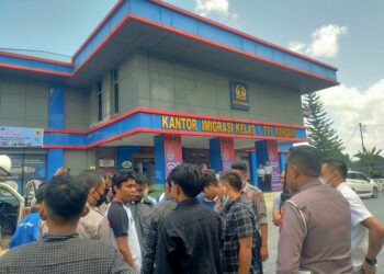 Kantor Imigrasi Kelas I Kendari Didemo, Ini Penyebabnya