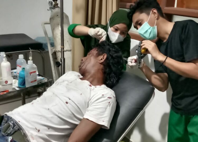 Abdul Halim korban penganiayaan mendapat penanganan medis