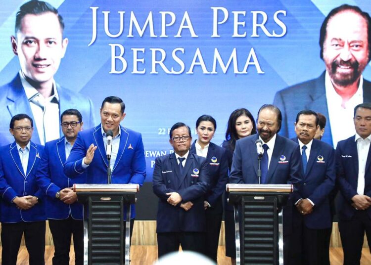 Ketua Umum DPP Partai Demokrat Agus Harimurti Yudhoyono dan Ketua Umum DPP Partai Nasdem Surya Paloh memberikan keterangan pers kepada wartawan. -foto:istimewa