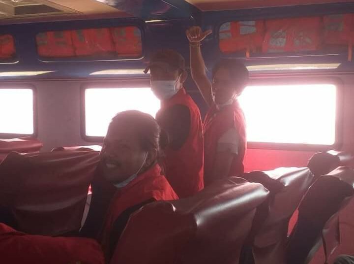 Syaiful La Wiu, Nuriaman Bin Larida dan Rahman Bi La Ganti, berada di kapal jet untuk pengiriman dari tahanan Polres wakatobi ke Lapas Kelas II A Bau-bau. -foto:dok. istimewa-