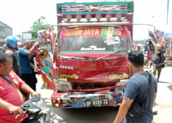 Truk Lawan Motor Tabrakan di Pasar Panjang, Kaki Kiri Bakri Patah